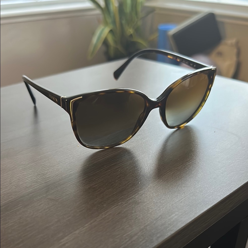 Prada Brown Cat-Eye Sunglasses Polarized